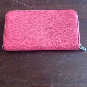 Like new Thirty-one wallet. Coral in color. Very spacious. Smoke free home.